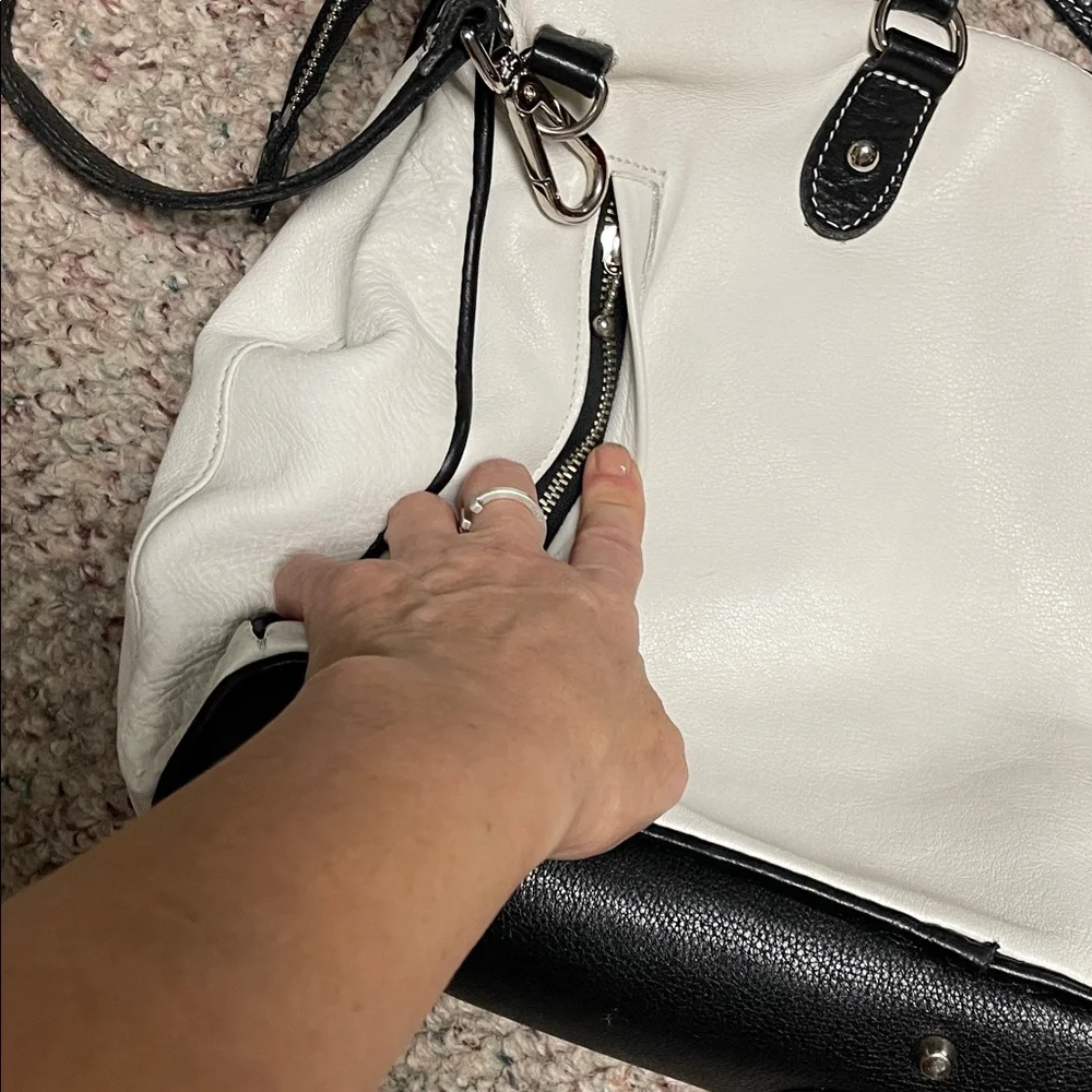 Roots leather xl Two-Tone White and Black Women’s Shoulder/crossbody Bag - Picture 10 of 15